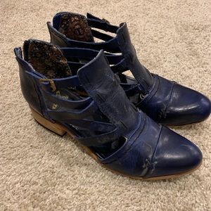 Free bird hope booties